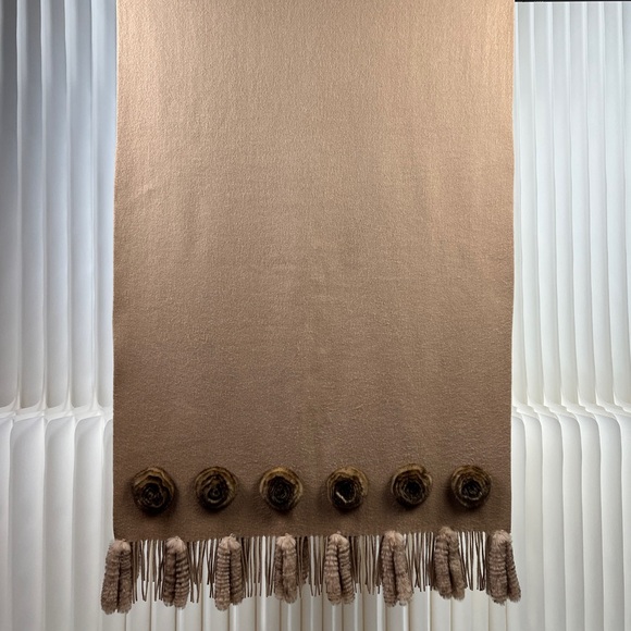 Elegant Tan Scarf with Fur Accents - Picture 2 of 16